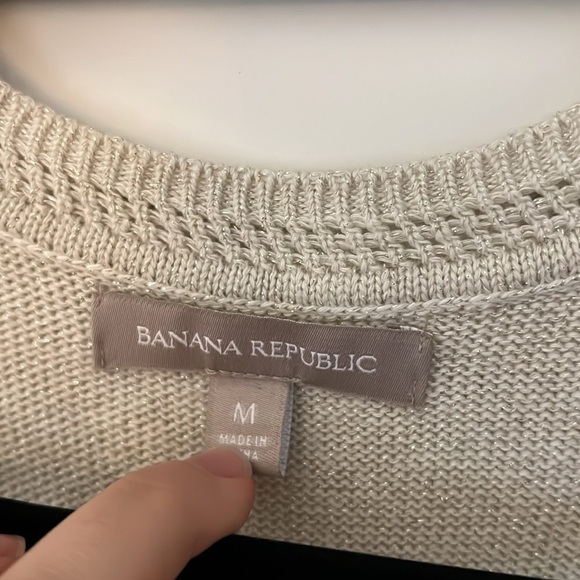 ✨ BANANA REPUBLIC Cream Metallic Sweater Tank — Size M — Chic Knit Shell ✨ - Picture 2 of 3